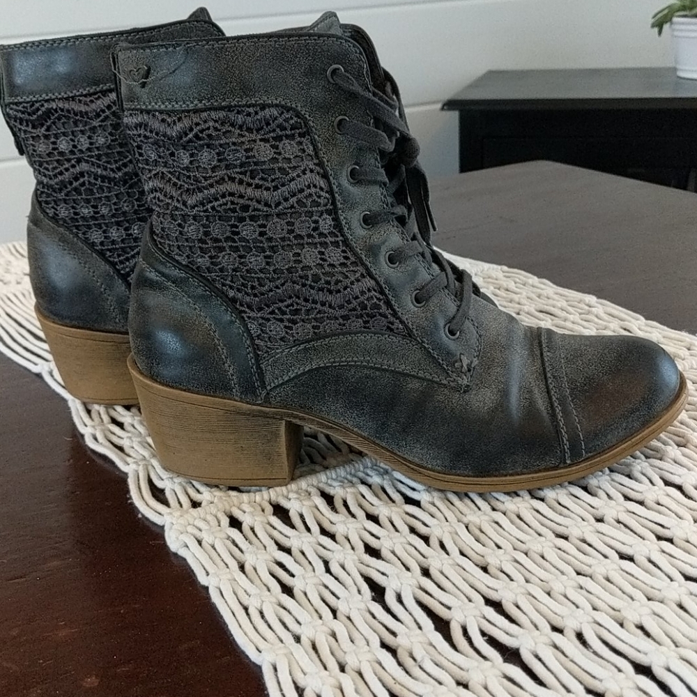 Women's short boot